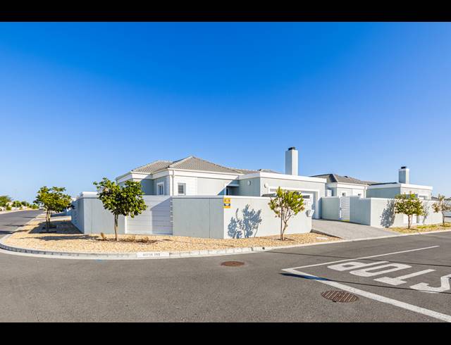 3 BEDROOM FREESTANDING FOR SALE IN SUNNINGDALE